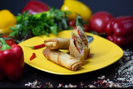 Спринг-ролл жаренный с курицей