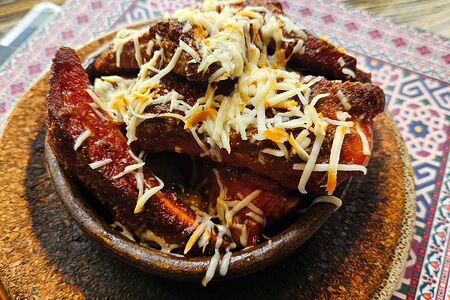 Свиные ребра в остром соусе аджика