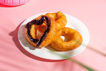 Бокс на 8 пончиков с фруктовым конфитюром