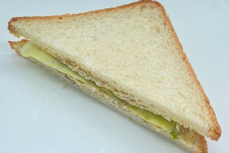 Сэндвич с тунцом