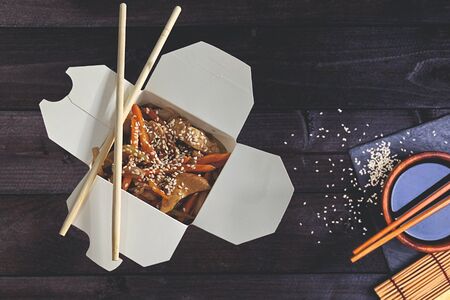 Удон с морепродуктами в соусе терияки