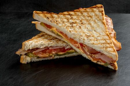 Сэндвич с ветчиной и сыром