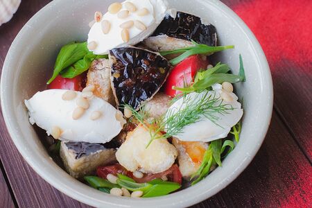 Салат с хрустящими баклажанами