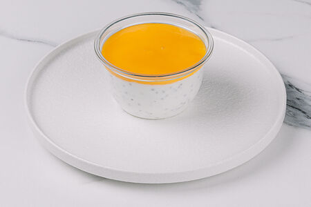 Десерт Манго с семенами чиа