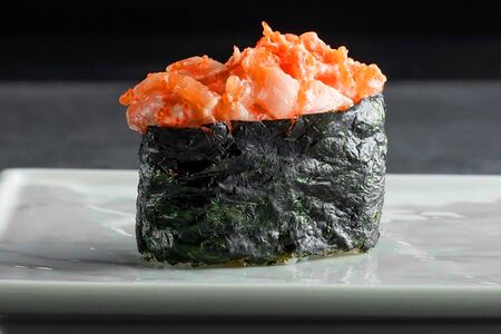 Гункан Спайси-лосось