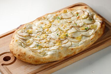 Пицца с горгонзоллой и грушей