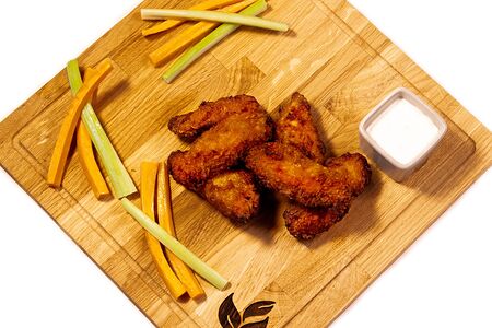 Куриные крылья в соусе барбекю