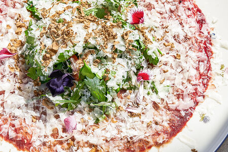 Карпаччо из говядины, пармезан, заправка винегрет