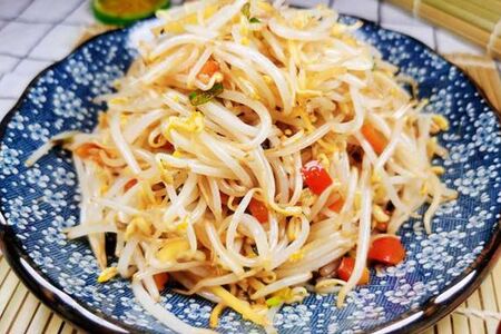 Жареные соевые ростки в кисло-остром соусе