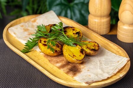 Картофель на мангале