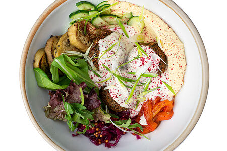 Боул с фалафелем и печеным перцем