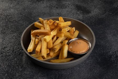 Картофель фри с соусом Гольф