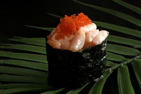 Гункан с креветкой