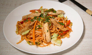 Wok острый со свининой