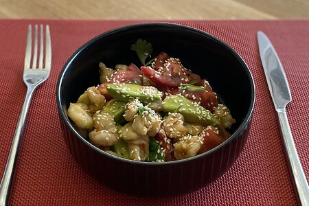 Салат с бакинскими томатами и тигровыми креветками