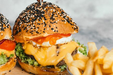 Брутальный бургер с мраморной говядиной