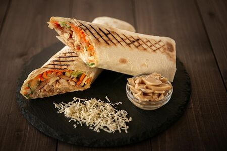 Шаурма в тонком лаваше Ассорти