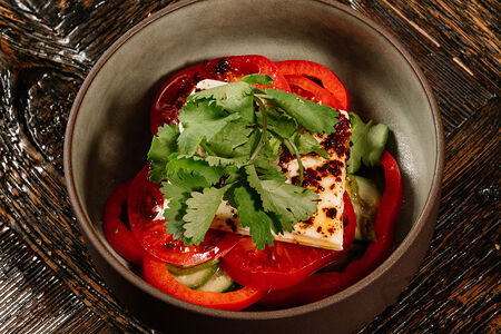 Овощной салат с имеретинским сыром и джонджоли