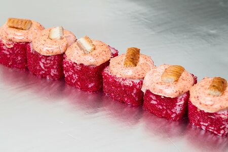 Запеченный ролл Угорь острый8 шт