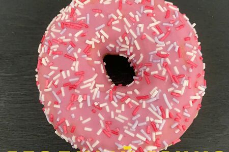 Донат Ягодный микс с начинкой