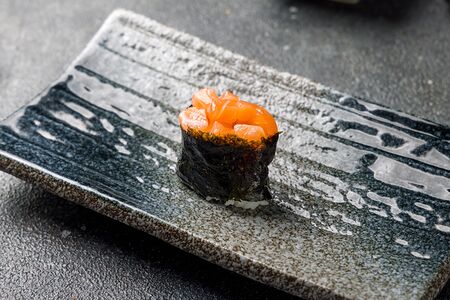 Гункан Лосось