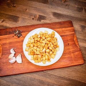 Сухарики по-домашнему с чесноком