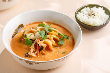 Том ям с морепродуктами