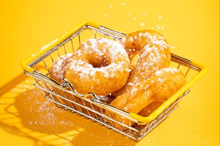 Бокс пончиков с посыпкой