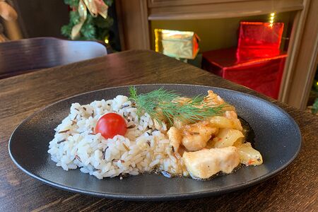 Курица с ананасом в остро-сладком соусе