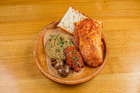 Паштет из печени улиток с консоме из вяленых томатов