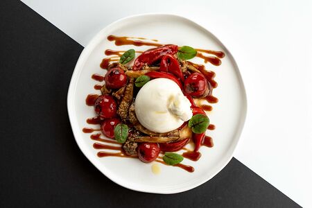 Буррата с запеченными овощами и сумахом