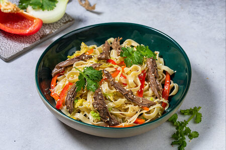 Лапша удон с цыплёнком и овощами