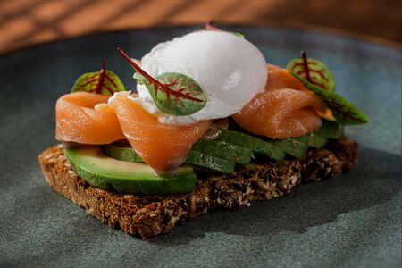 Безглютеновый тост с форелью