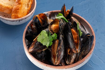 Мидии том ям