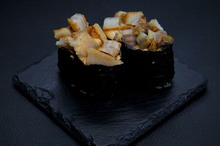 Гункан с угрем