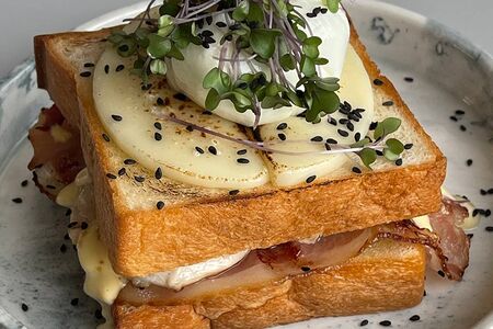 Сэндвич с курицей и беконом