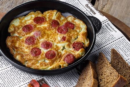 Омлет с колбасой