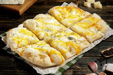 Пицца римская Четыре сыра (20х30 см)