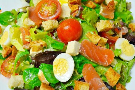 Салат Цезарь с семгой