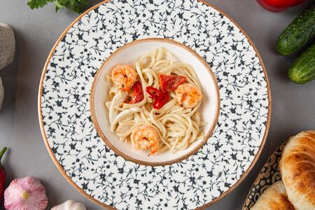 Лагман с морепродуктами в пряном кокосовом соусе