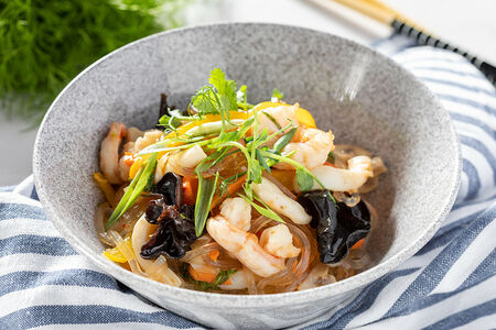 Рисовая лапша с морепродуктами