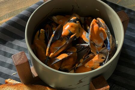 Мидии в соусе том ям