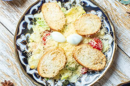 Салат Цезарь с курицей
