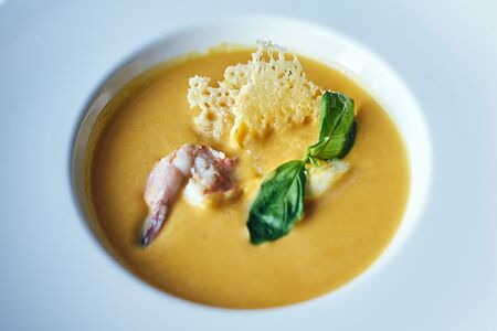 Крем-суп из тыквы с креветкой