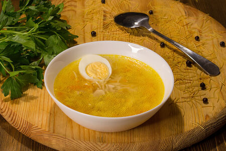 Куриный бульон с лапшой