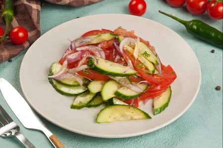 Овощной салат с растительным маслом