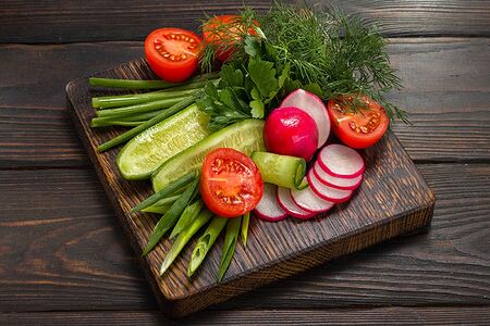 Набор из свежих овощей и зелени