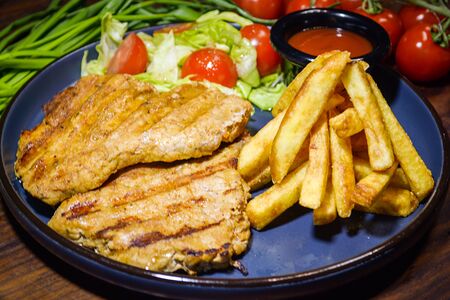 Стейк из cвинoй шеи