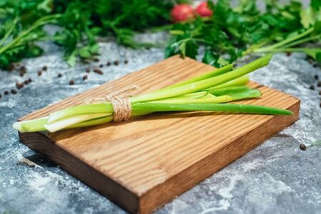 Лук зеленый свежий