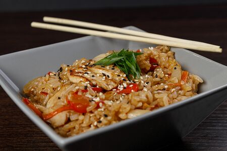 Рис тяхан с курицей терияки